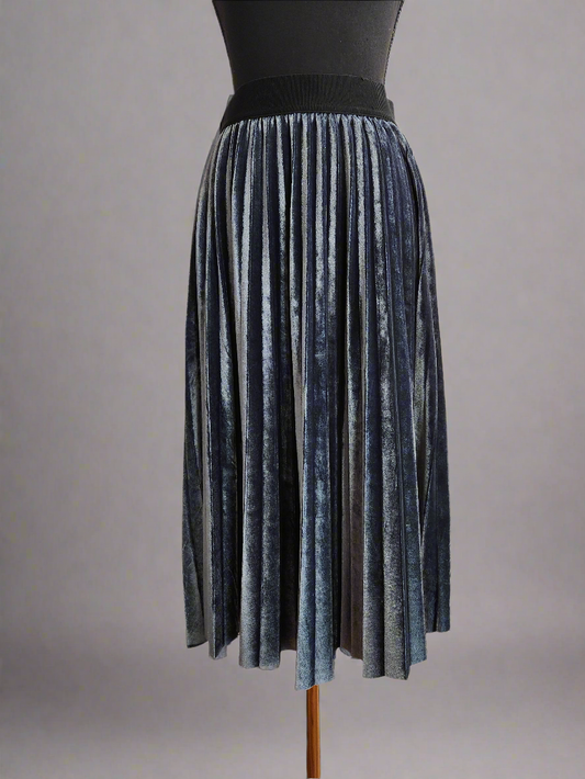 Ava, Shiny blue skirt, size 8